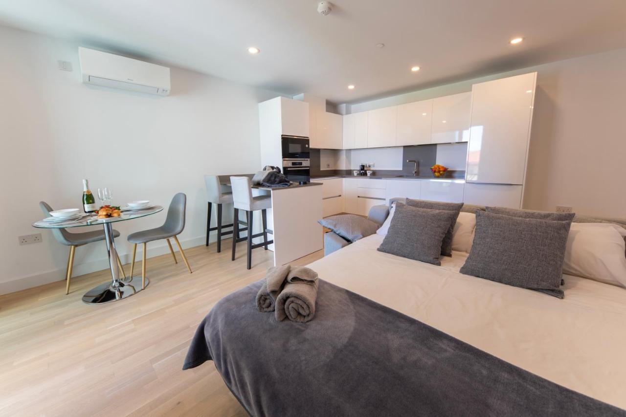 Brand New Luxury 1 Bed 2 Bath Apartment - Spa & Pool 直布罗陀 外观 照片