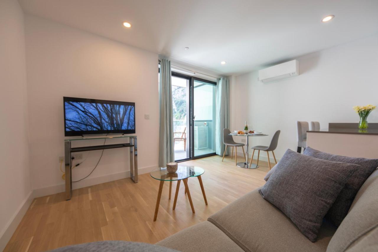 Brand New Luxury 1 Bed 2 Bath Apartment - Spa & Pool 直布罗陀 外观 照片