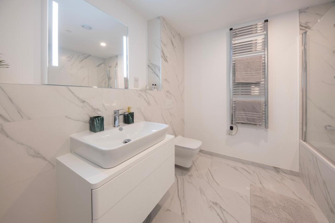 Brand New Luxury 1 Bed 2 Bath Apartment - Spa & Pool 直布罗陀 外观 照片